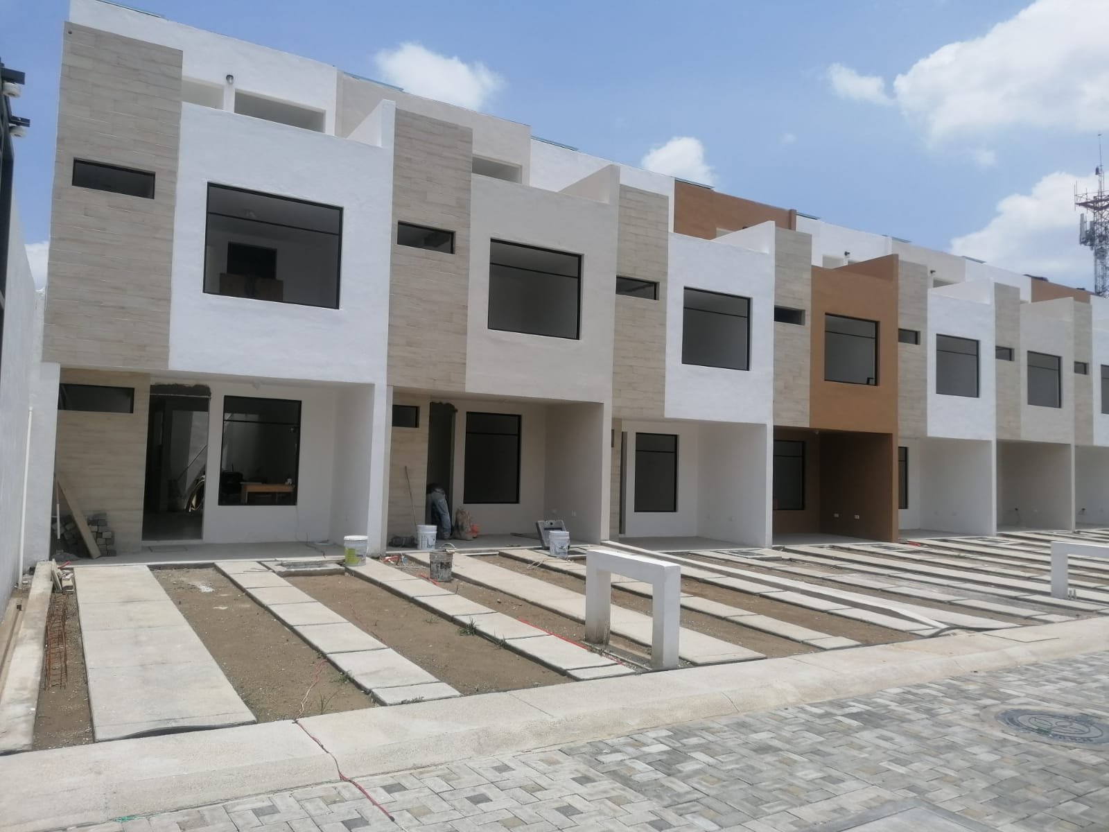 CASAS NUEVAS EN VENTA – EN “VINCA RESIDENCIAL” En col. BUGAMBILIAS – 16 de Septiembre y Av. Margaritas (23) Casas Nuevas En Venta En “vinca Residencial” En Col. Bugambilias – 16 De Septiembre Y Av. Margaritas (23)