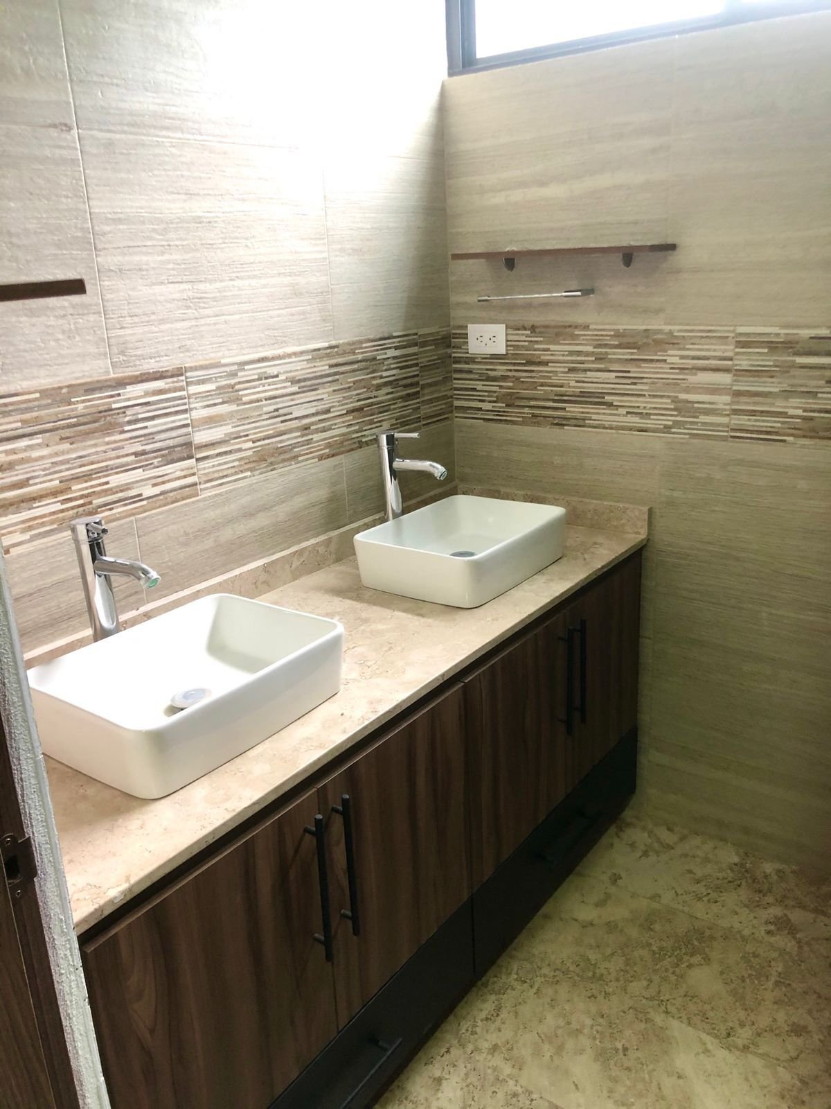 MEDIO BAÑO